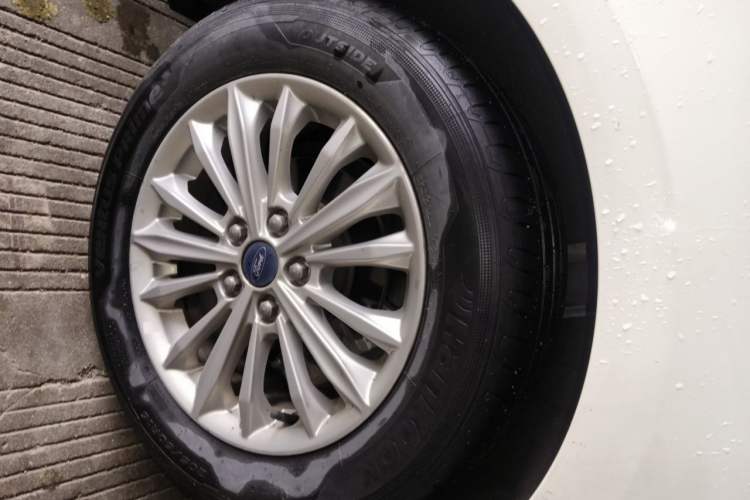 Used Ford Focus 2021 Sedan 1.5L Automatic Sharp Edition Right Front Wheel Hub