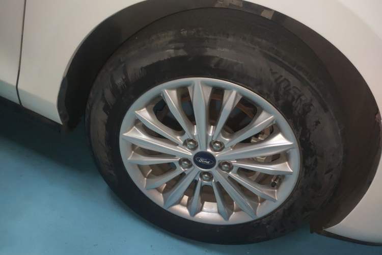 Used Ford Focus 2021 Sedan 1.5L Automatic Sharp Edition Right Front Wheel Hub