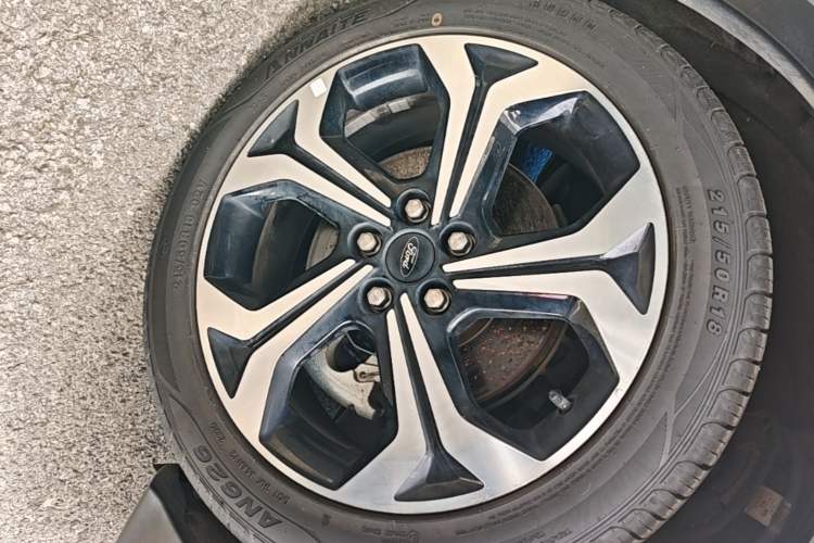 Used Ford Focus 2021 EcoBoost 180 Automatic Hunter Edition Right Front Wheel Hub