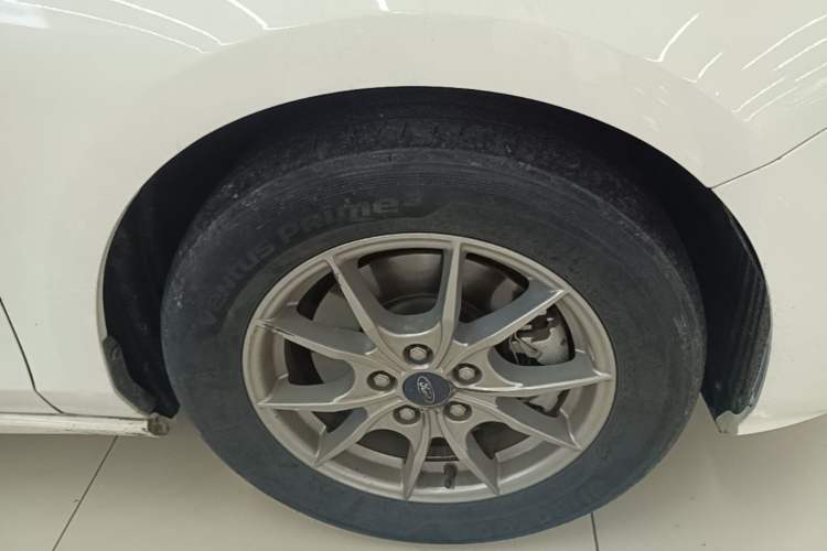 Used Ford Focus 2021 Hatchback EcoBoost 180 Automatic Titanium Edition Right Front Wheel Hub