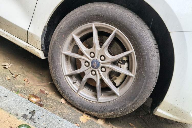 Used Ford Focus 2021 Hatchback EcoBoost 180 Automatic Titanium Edition Right Front Wheel Hub