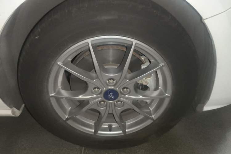 Used Ford Focus 2021 Hatchback EcoBoost 180 Automatic Titanium Edition Right Front Wheel Hub