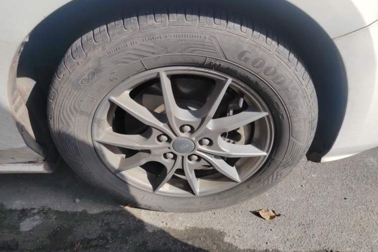 Used Ford Focus 2021 Hatchback EcoBoost 180 Automatic Titanium Edition Right Front Wheel Hub