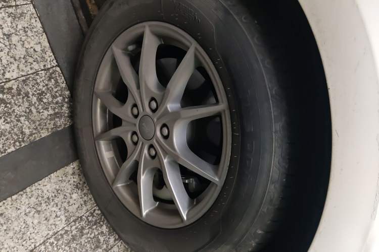 Used Ford Focus 2021 Hatchback EcoBoost 180 Automatic Titanium Edition Right Front Wheel Hub