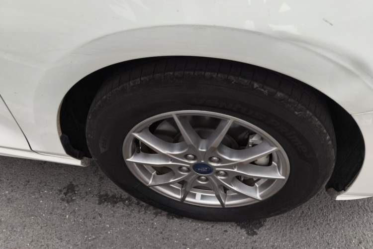 Used Ford Focus 2021 Hatchback EcoBoost 180 Automatic Titanium Edition Right Front Wheel Hub