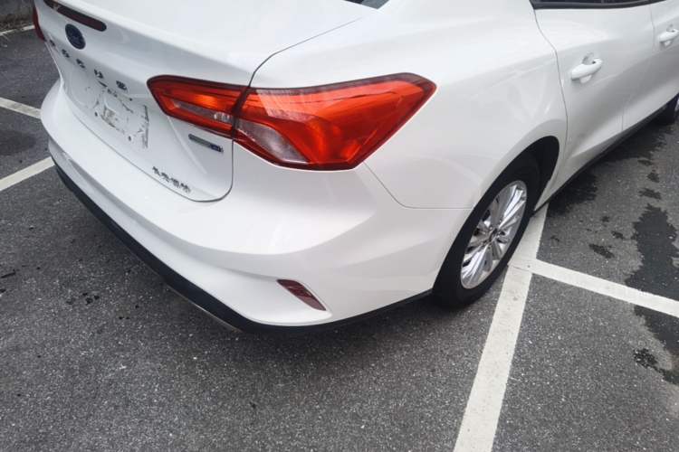 Used Ford Focus 2021 Sedan EcoBoost 180 Automatic Trendy Model Right Rear Taillight