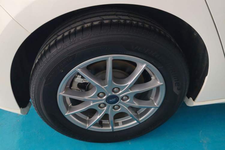 Used Ford Focus 2021 Hatchback EcoBoost 180 Automatic Titanium Edition Right Rear Wheel Hub