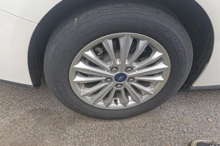 Used Ford Focus 2021 Sedan EcoBoost 180 Automatic Trendy Model Right Rear Wheel Hub