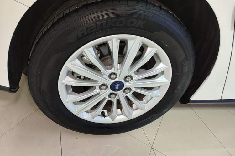 Used Ford Focus 2021 Sedan EcoBoost 180 Automatic Trendy Model Right Rear Wheel Hub