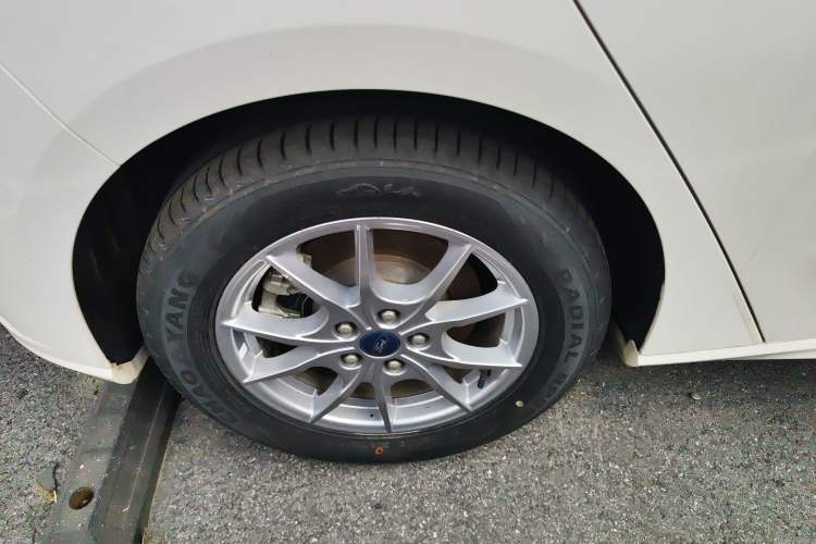 Used Ford Focus 2021 Hatchback EcoBoost 180 Automatic Titanium Edition Right Rear Wheel Hub