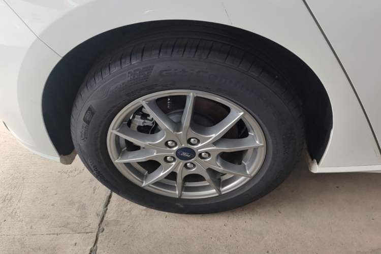 Used Ford Focus 2021 Hatchback EcoBoost 180 Automatic Titanium Edition Right Rear Wheel Hub