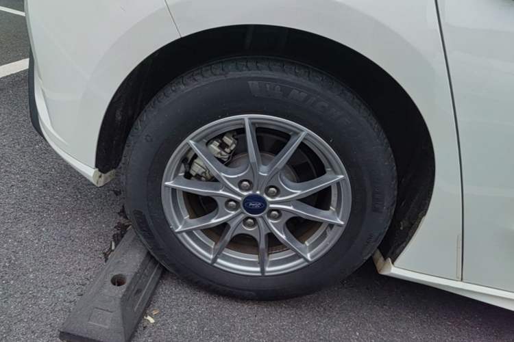 Used Ford Focus 2021 Hatchback EcoBoost 180 Automatic Titanium Edition Right Rear Wheel Hub
