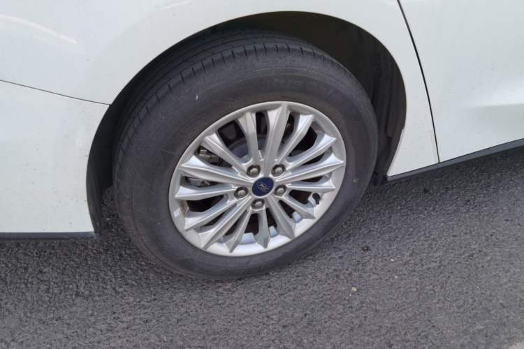 Used Ford Focus 2021 Sedan EcoBoost 180 Automatic Trendy Model Right Rear Wheel Hub