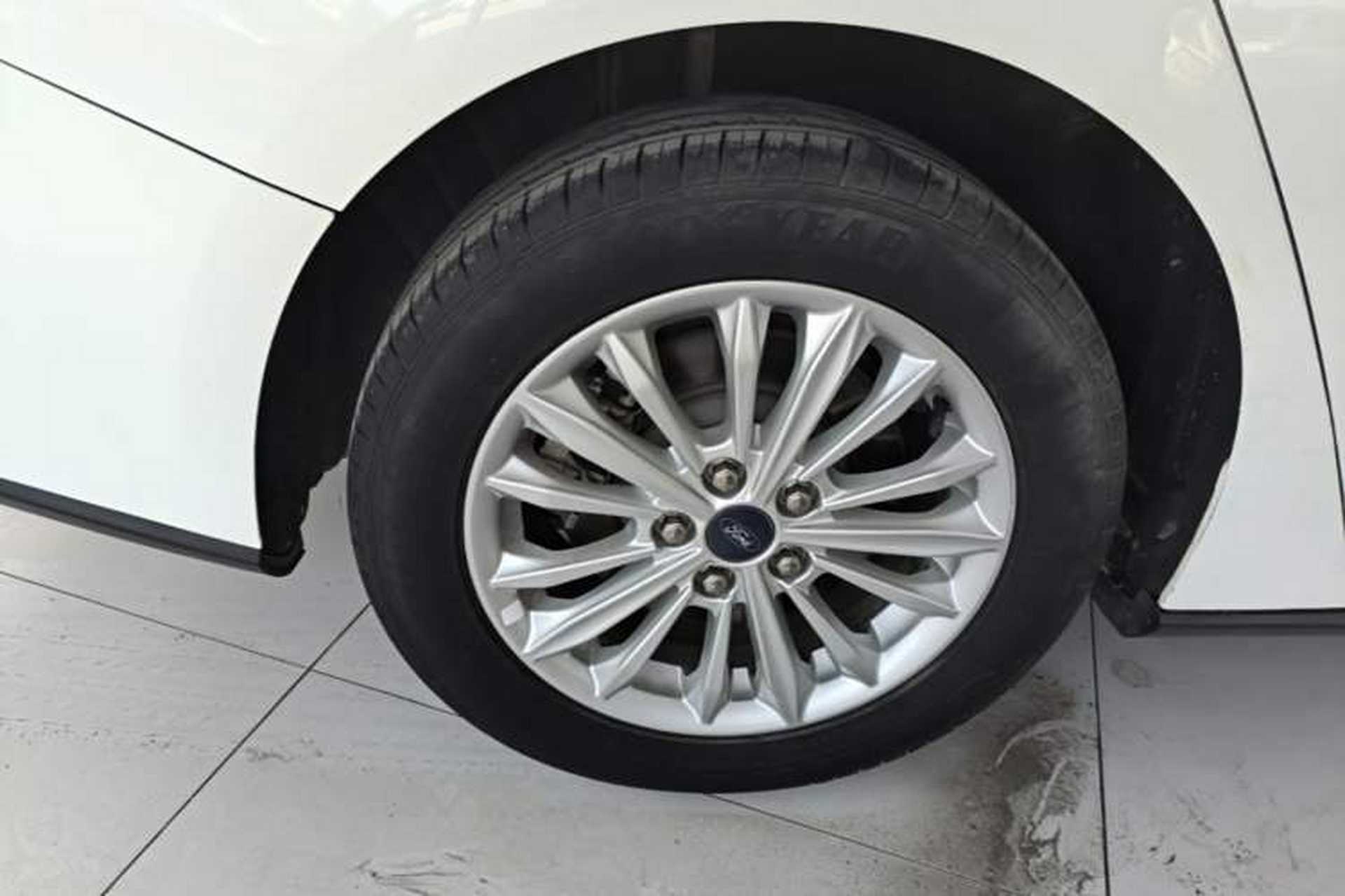 Used Ford Focus 2021 Sedan EcoBoost 180 Automatic Trendy Model Right Rear Wheel Hub