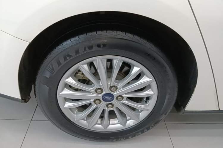 Used Ford Focus 2021 Sedan EcoBoost 180 Automatic Trendy Model Right Rear Wheel Hub