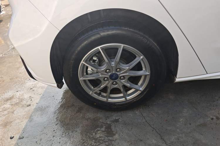 Used Ford Focus 2021 Hatchback EcoBoost 180 Automatic Titanium Edition Right Rear Wheel Hub