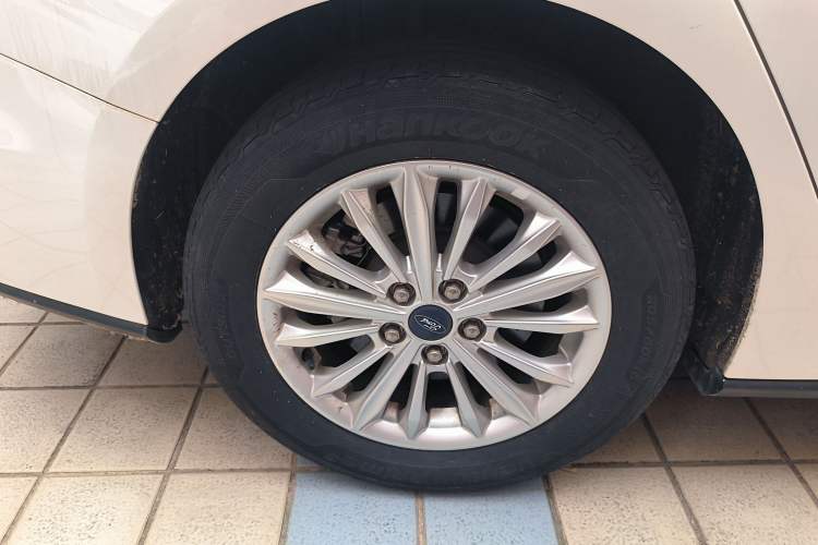 Used Ford Focus 2021 Sedan EcoBoost 180 Automatic Trendy Model Right Rear Wheel Hub