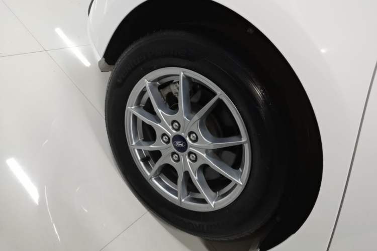 Used Ford Focus 2021 Hatchback EcoBoost 180 Automatic Titanium Edition Right Rear Wheel Hub