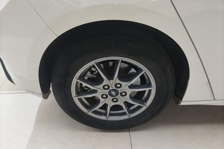 Used Ford Focus 2021 Hatchback EcoBoost 180 Automatic Titanium Edition Right Rear Wheel Hub