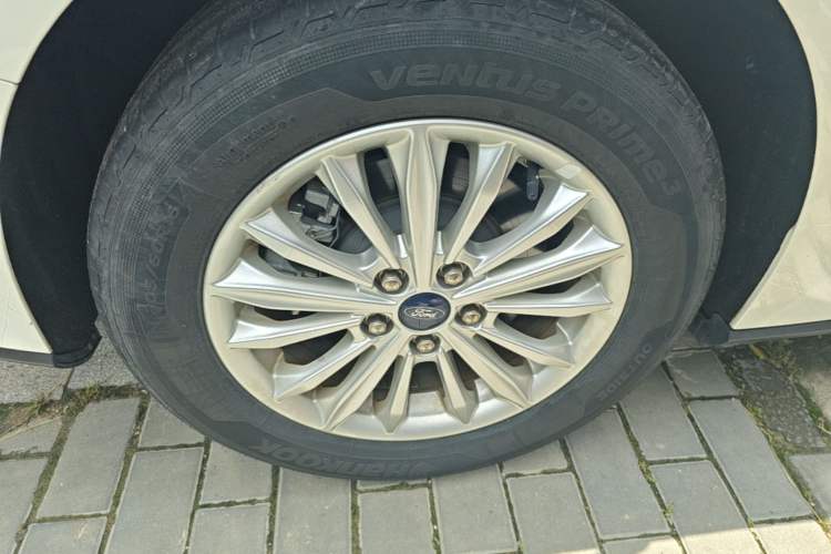 Used Ford Focus 2021 Sedan EcoBoost 180 Automatic Trendy Model Right Rear Wheel Hub