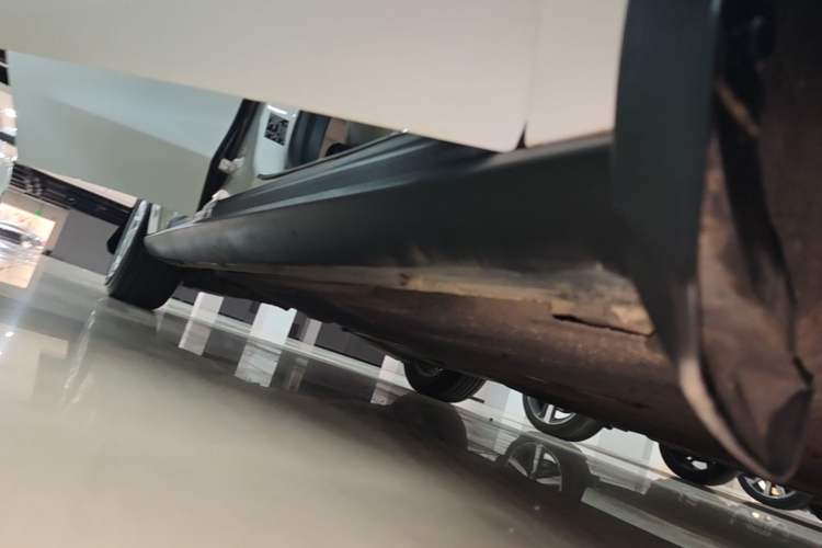 Used Ford Focus 2021 Sedan EcoBoost 180 Automatic Trendy Model Right Side Sill