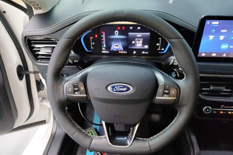 Used Ford Focus 2021 Hatchback EcoBoost 180 Automatic Titanium Edition Steering Wheel