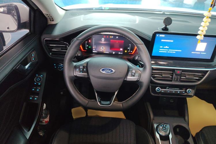 Used Ford Focus 2021 Hatchback EcoBoost 180 Automatic Titanium Edition Steering Wheel