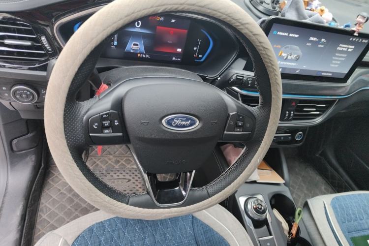 Used Ford Focus 2021 Hatchback EcoBoost 180 Automatic Titanium Edition Steering Wheel
