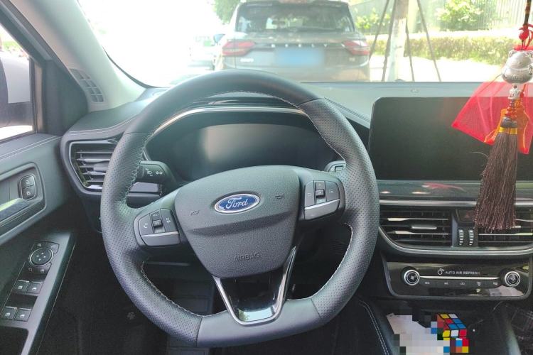 Used Ford Focus 2021 Hatchback EcoBoost 180 Automatic Titanium Edition Steering Wheel