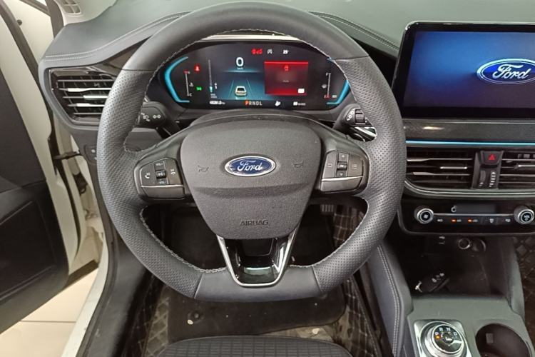 Used Ford Focus 2021 Hatchback EcoBoost 180 Automatic Titanium Edition Steering Wheel
