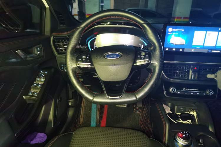 Used Ford Focus 2021 Sedan EcoBoost 180 Automatic ST Line Steering Wheel