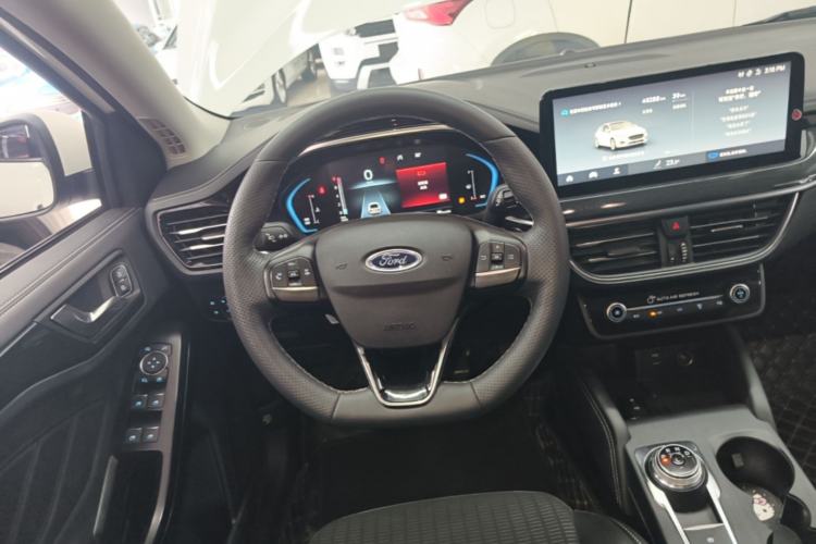 Used Ford Focus 2021 Hatchback EcoBoost 180 Automatic Titanium Edition Steering Wheel