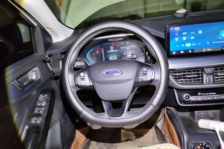 Used Ford Focus 2021 EcoBoost 180 Automatic Hunter Edition Steering Wheel