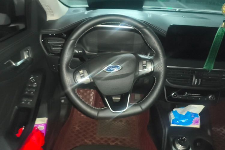 Used Ford Focus 2021 Hatchback EcoBoost 180 Automatic Titanium Edition Steering Wheel