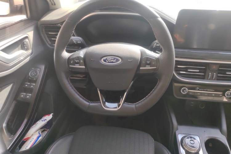 Used Ford Focus 2021 Hatchback EcoBoost 180 Automatic Titanium Edition Steering Wheel
