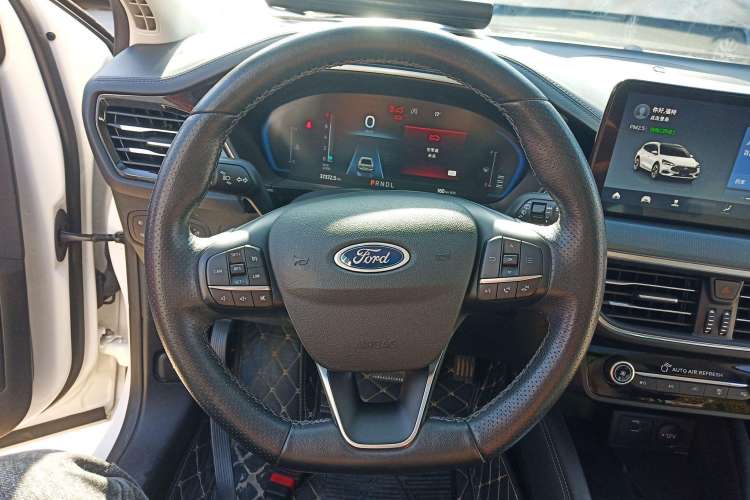 Used Ford Focus 2021 EcoBoost 180 Automatic Hunter Edition Steering Wheel