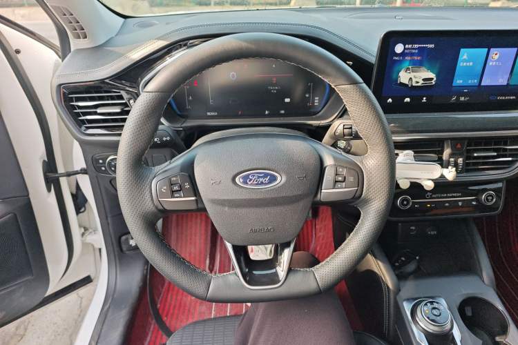 Used Ford Focus 2021 Hatchback EcoBoost 180 Automatic Titanium Edition Steering Wheel