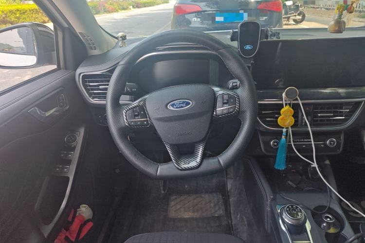 Used Ford Focus 2021 Hatchback EcoBoost 180 Automatic Titanium Edition Steering Wheel
