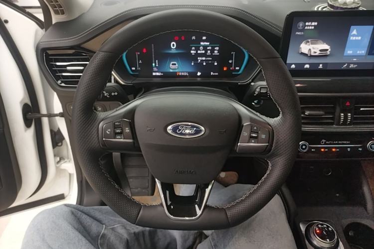 Used Ford Focus 2021 Hatchback EcoBoost 180 Automatic Titanium Edition Steering Wheel