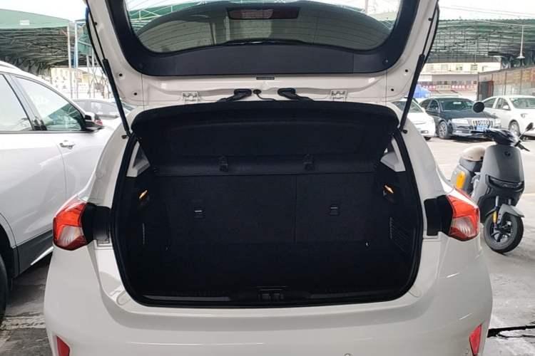 Used Ford Focus 2021 Hatchback EcoBoost 180 Automatic Titanium Edition Trunk
