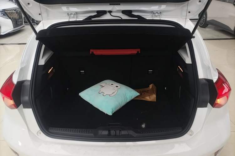 Used Ford Focus 2021 Hatchback EcoBoost 180 Automatic Titanium Edition Trunk