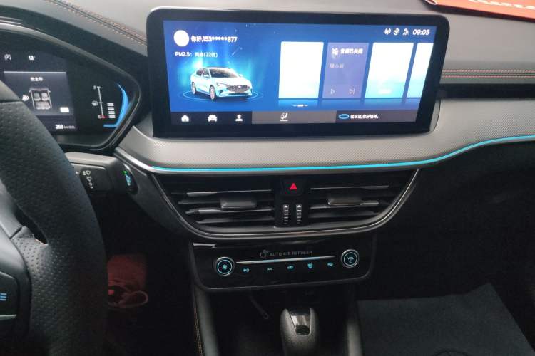 Used Ford Focus 2022 Sedan EcoBoost 180 Automatic Performance Edition Audio And AC Panel