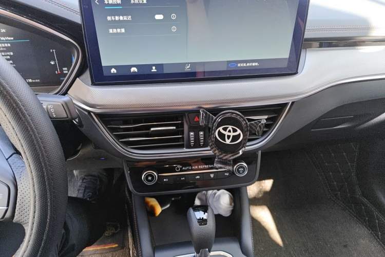 Used Ford Focus 2022 Sedan EcoBoost 180 Automatic Performance Edition Audio And AC Panel
