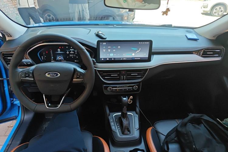 Used Ford Focus 2022 Hatchback EcoBoost 180 Automatic Performance Edition Center Console