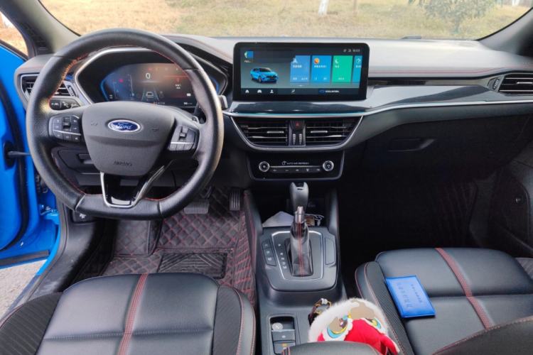 Used Ford Focus 2022 Sedan EcoBoost 180 Automatic ST Line Center Console