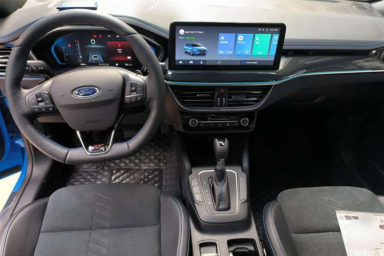 Used Ford Focus 2022 Hatchback EcoBoost 180 Automatic S Edition Center Console