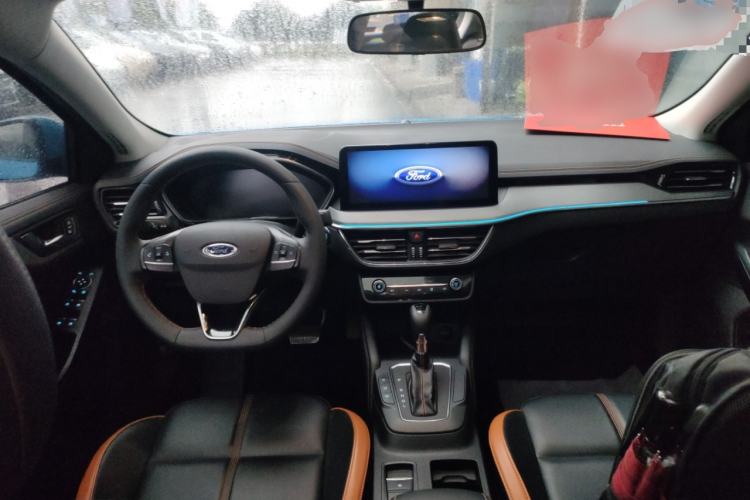 Used Ford Focus 2022 Sedan EcoBoost 180 Automatic Performance Edition Center Console