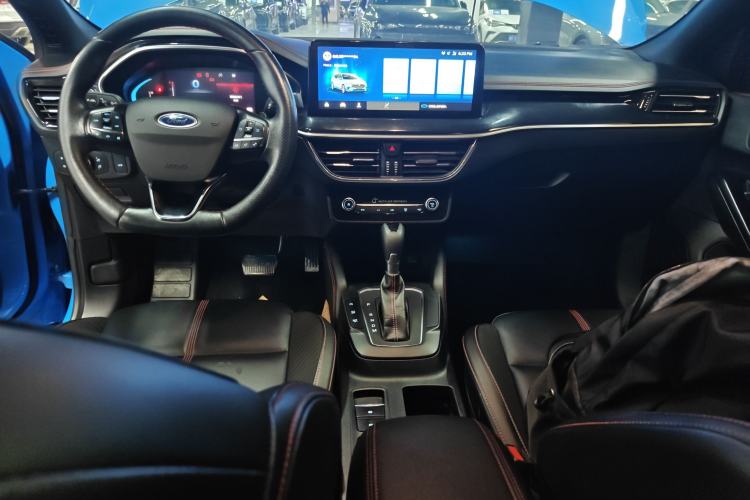 Used Ford Focus 2022 Sedan EcoBoost 180 Automatic ST Line Center Console