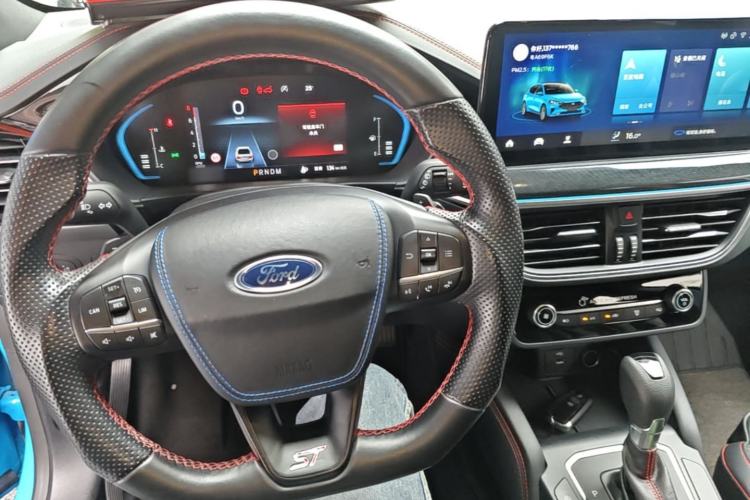 Used Ford Focus 2022 Hatchback EcoBoost 180 Automatic ST Line Center Console