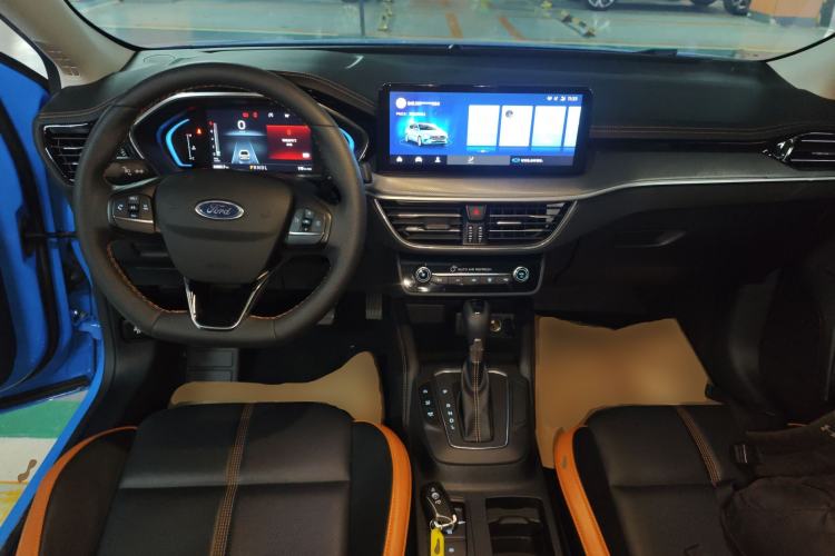 Used Ford Focus 2022 Sedan EcoBoost 180 Automatic Performance Edition Center Console